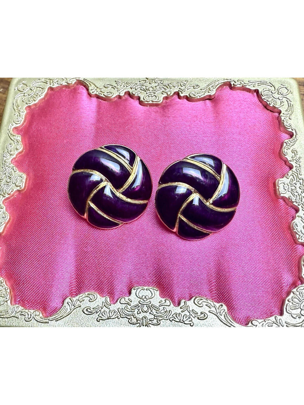 Vintage Trifari Purple Enamel Swirl Clip‎ On Earrings Gold Tone Signed Excellent